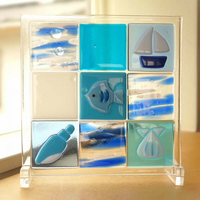 【訳あり】フュージングガラス 海の仲間たち 20cm×20cm 【ステンドグラス工房直販 ドア 扉 スクエア 明かり採り 壁埋め込み 小窓 新築 改築 新生活 リフォーム インテリア 建材パーツ 空間アクセント 室内装飾 壁装飾】