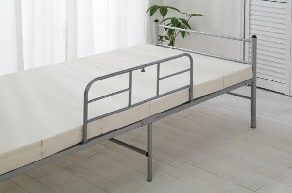 アイリスオーヤマ 伸縮ベッドガード(シルバー・幅80.5〜106×奥行49×高さ33cm) BDG-8010 IRIS [BDG8010]