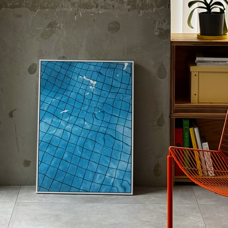 予約販売6月中旬～6月下旬頃発送予定 Blue Water Surface プール アートポスター ホワイトフレーム付き 70×50cm【ART OF BLACK】