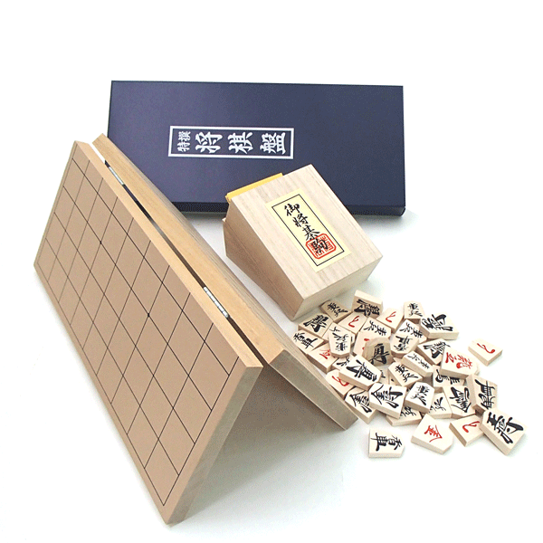 木製将棋盤セット　安価で携帯便利　新桂4号折将棋盤と人気ナンバー1　優良押将棋駒（桐駒箱入り）ルール・駒の動き方つき