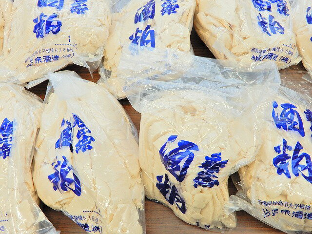 ★鮎正宗『吟醸酒』酒粕・バラ粕(板粕の切れ端)1kg×3袋(3kg)通常便送料無料【クール便発送は+400円】「さらりとした甘さ」湧水仕込み『鮎正宗(あゆまさむね)』の酒粕1kg×3袋(3kg)≪生活習慣病や美肌対策にも!≫【marutaya】【RCP】まるたや 酒かす